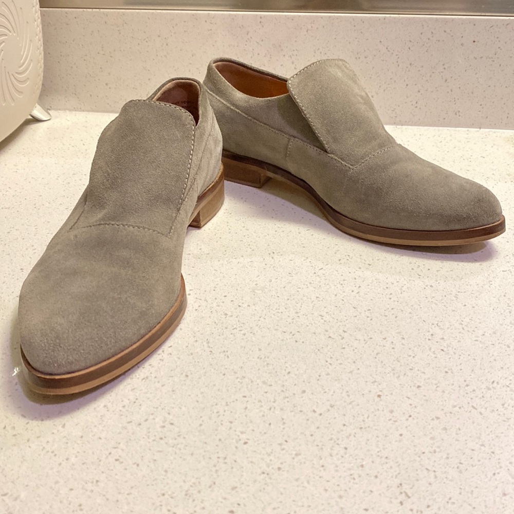 Seychelles Suede Loafers Flats / taupe gray / size 8 1/5